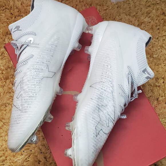 108189-04 FUTURE 8 ULTIMATE Soccer Cleats White-Matte Silver  Size 10.5 Men\